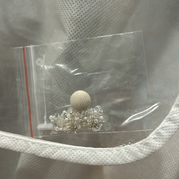 Justin Alexander Wedding Dress. Size 14, fitted to approx size 8-10US, 36E bust - Picture 6 of 8